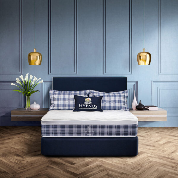 stylish,master,bedroom,interior,with,black,walls,,a,black,bed
